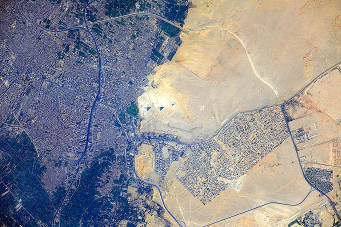 File:ISS-32 Pyramids at Giza, Egypt.jpg