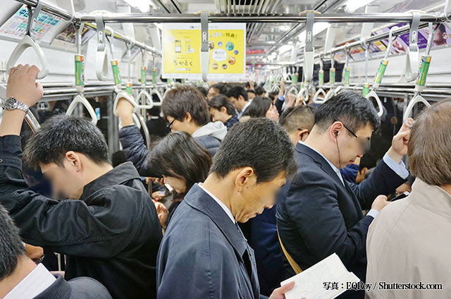 満員電車内のヒエラルキー 漫画家のイラストに共感の声 東京怖い 車両連結部は何気に勝ち組 など ゲームかなー