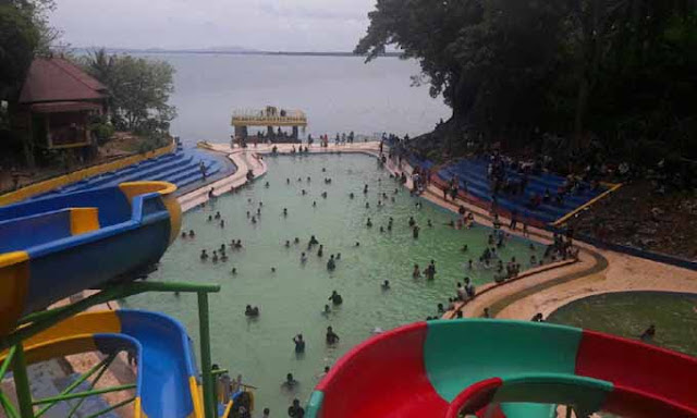 Baru Diresmikan, Pallette Water Park Diserbu Pengunjung