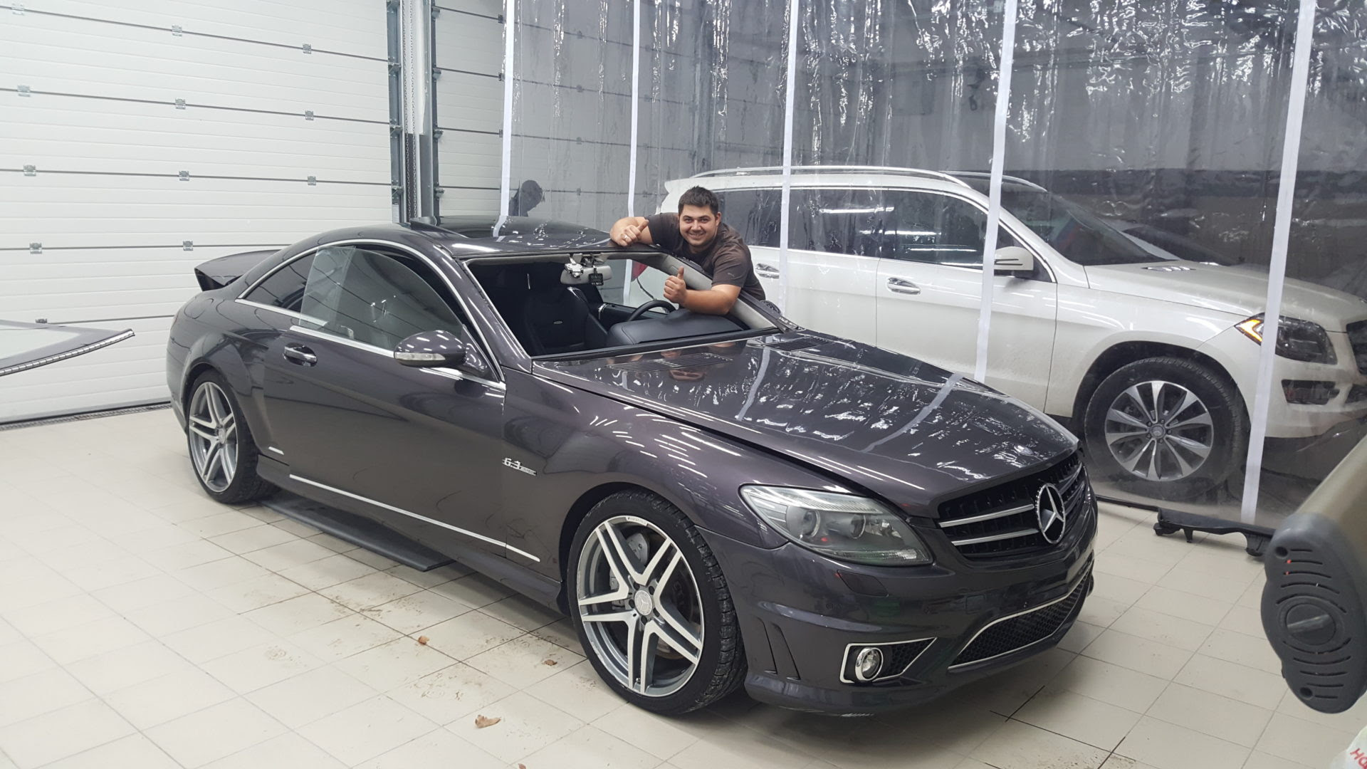Замена лобового стекла на Mercedes-Benz CL63 AMG C216