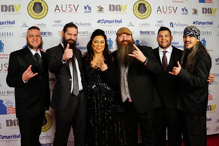 20 Tips for Getting People to Smile for a Photo