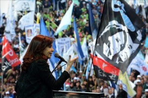 Fernández atribuye denuncias contra su Gobierno a la campaña electoral