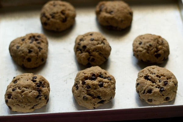 baked eggless chocolate chip cookies