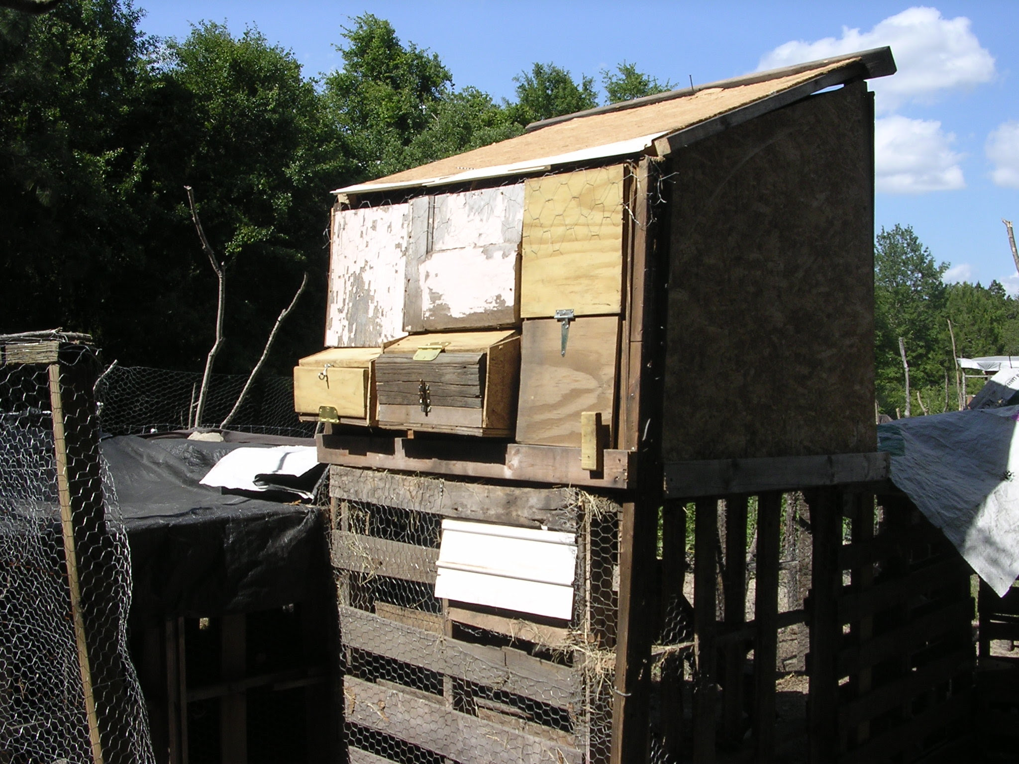 Chicken Coop made from Pallets The Homestead Experiment