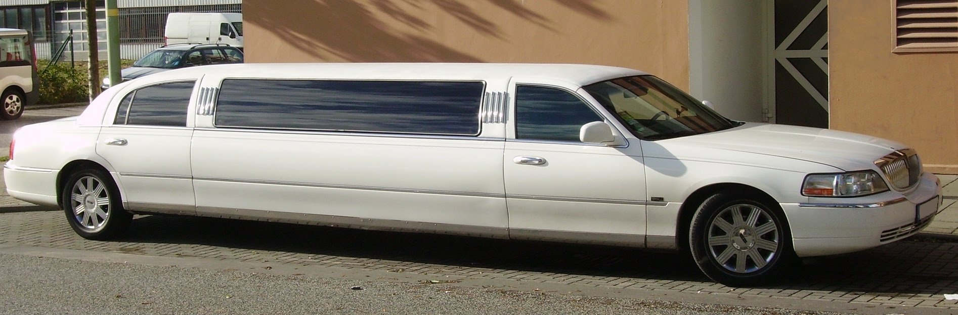 stretch car