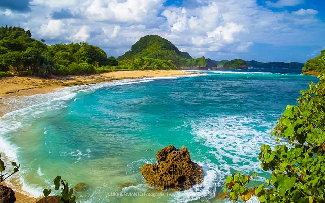 9 Pantai Di Malang Yang Cocok Untuk Camping Pasangan Muda