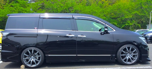 有名選手が エルグランドの車高調 素晴らしい足です Jpg
