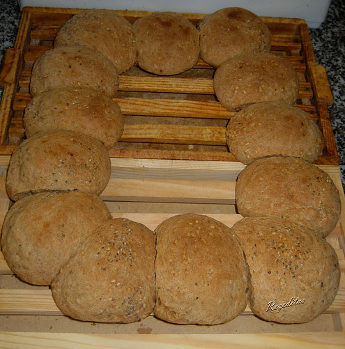 CORONA DE PAN DE ESPELTA Y SEMILLAS