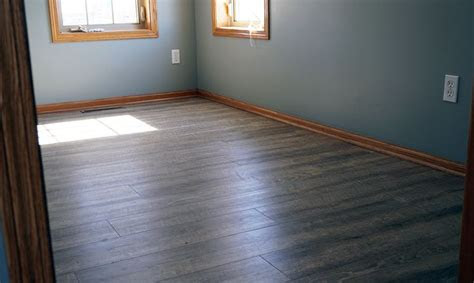 Don't settle for dull color on your laminate flooring when you can stain it on your own. Best Vinyl Plank Options with Oak Trim - the flooring