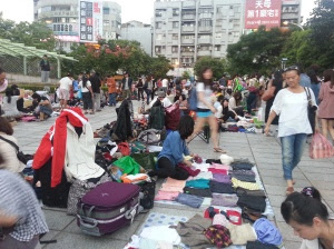 广场的地摊