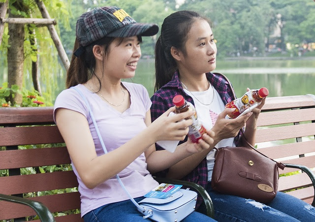 Nắng nóng, nhiều người tìm đến các loại nước giải khát nguồn gốc tự nhiên để “giải nhiệt” - Ảnh 1.