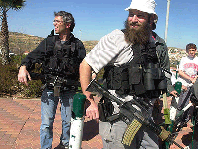 18israeli_settlers_in_hebron_city.gif