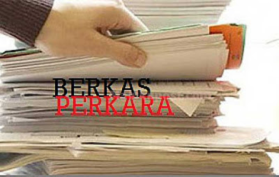 Saumlaki, Malukupost.com - Penyidik Polres Maluku Tenggara Barat (MTB) melimpahkan berkas kasus dugaan penipuan yang melibatkan Ketua Yayasan Anak Bangsa (YAB), Yoseva Kelbulan, ke Kejaksaan Negeri Saumlaki. "Hari ini kami menerima tersangka dan barang bukti dari penyidik Polres MTB atau yang disebut sebagai penyerahan tahap dua," kata Kepala Kejaksaan Negeri Saumlaki, Frenkie Son Laku, Jumat (20/10). Ia mengatakan, jaksa peneliti sudah meneliti berkas tersangka atas nama Yoseva Kelbulan dan dinyatakan memenuhi syarat materil maupun formil.