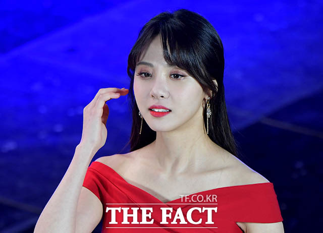 TF사진관 '롤챔스' 김민아 아나, '휴식 중에도 매력이 넘쳐요 ...