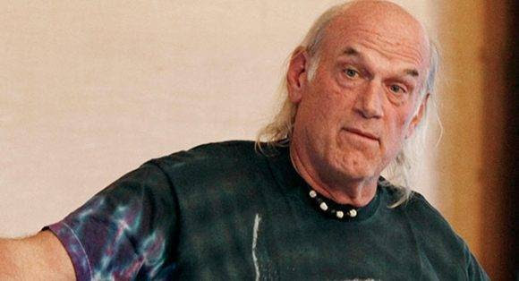 Contra todos los pronósticos, el ex luchador profesional, James George Janos (Jesse Ventura), fue elegido gobernador de Minesota. Michael Moore cree que algo similar puede pasar con Trump, pero como presidente de EE.UU. Foto tomada de politico.com.
