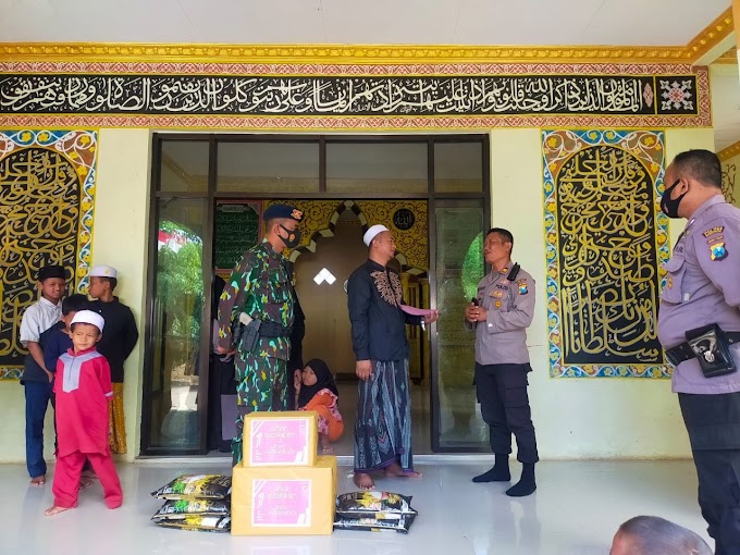 Semangat Merah Putih Korp Brimob Bersama Kapolsek Curahdami Berikan Santunan ke Ponpes Yatim Aszahro