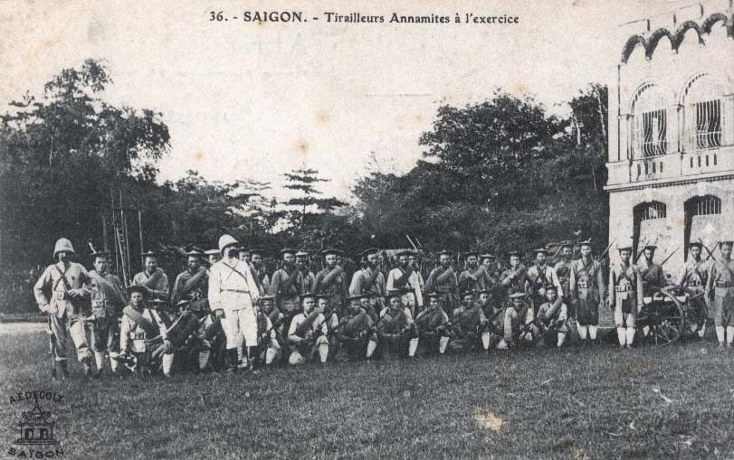 http://nguyentl.free.fr/autrefois/armee-indo/p1/a_exercice.jpg