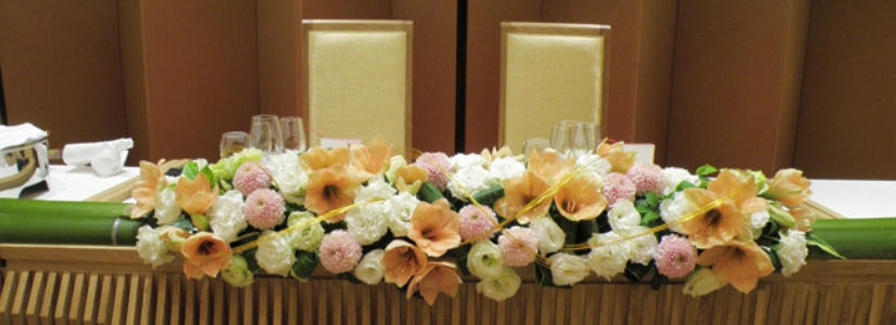 目黒の花君では 主に都内で行うウエディングやお祝い行事などの会場装花のお持ち込みを承っております