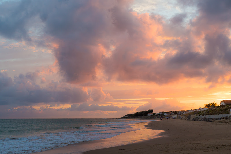 Coucher De Soleil Sur La Plage De La Tranche Sur Mer Ben Photo