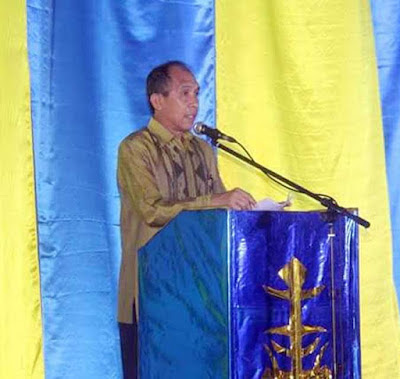 Ambon, Malukupost.com - Gubernur Maluku Ir. Said Assagaff ingatkan para tenaga pendidik di daerah ini, untuk memiliki kemampuan penguasaan Information and Communication Technology (ICT). Pernyataan tersebut disampaikan Gubernur Assagaff saat membuka Kegiatan Expo Bioma 17, Program Studi Biologi Fakultas Tarbiyah dan Ilmu Keguruan Institut Agama Islam Negeri (IAIN) Imam Rijali Ambon, Jumat (3/11). Menurut Assagaff, para anak didik yang merupakan kaum muda, merupakan sebagai segmen terbesar yang berjumlah sekitar 60% dari total jumlah penduduk di negara ini, dengan posisi dan peran sangat strategis dalam menentukan masa depan peradaban bangsa dan daerah ini.