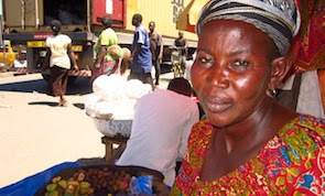 Sixty-seven-year-old Mariana Sayitou sells kola
nuts and beans on the edge of Old Fadama.
 / Credit:Paul Carlucci/IPS 