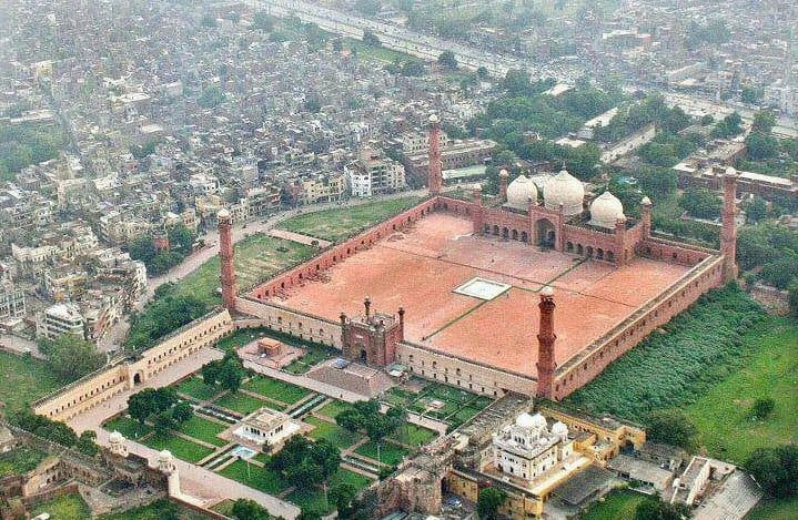 The Badshahi Masjid, Lahore, also commissioned by the great Mughal Sultan Aurangzeb and constructed between 1671 and 1673.