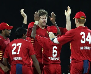 Jacob Oram celebrates a wicket with his team-mates, Uva v Nagenahira, SLPL, final, Colombo, August 31, 2012