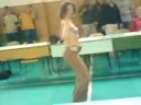PROFESORA HACE BAILE DELANTE DE SUS ALUMNOS