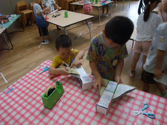 自分の宝物を創り出す なかの幼稚園の空き箱制作
