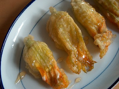 花ズッキーニのフェタ詰めフリット 野の花の蜂蜜添え ギリシャのごはん