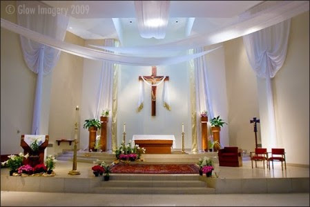 ALTAR EM INGREJA EVANGÉLICA METODISTA ( Broadway United Methodist Church ) ( http://www.broadwaymethodist.org/broadwaymethodist/ )