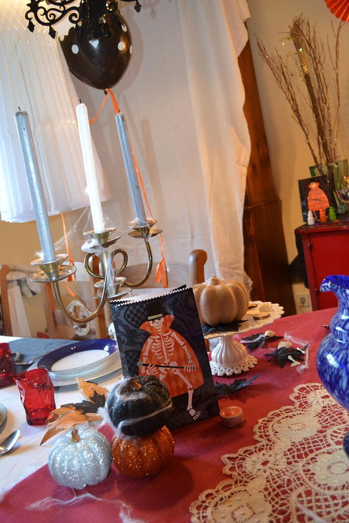  photo ideas-decoracioacuten-halloween-mesa-cena4_zps3ee3fd66.jpg