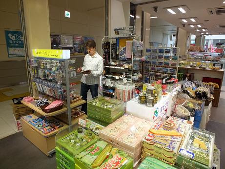 新富士駅おみやげ処 あれこれ屋 さんの売場が充実しています 富士山専門ｷﾞﾌﾄｼｮｯﾌﾟ 東海道表富士