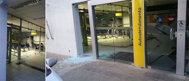 Vidraças da agência foram estilhaçadas com a explosão, mas os caixas resistiram (Foto: Carlos André de Menezes/Águas de Maré)