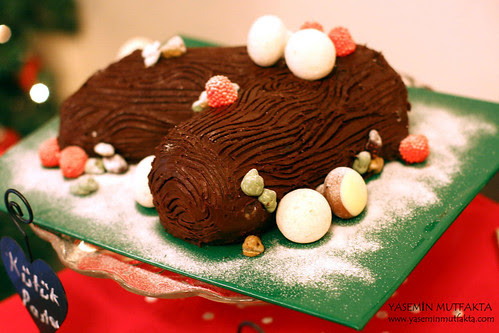 Fıstıklı ve Sultani Lokumlu Kütük Pasta / Buche de Noel