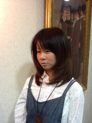 手入れしやすいカット クセ毛で髪の量が多い人でも収まる