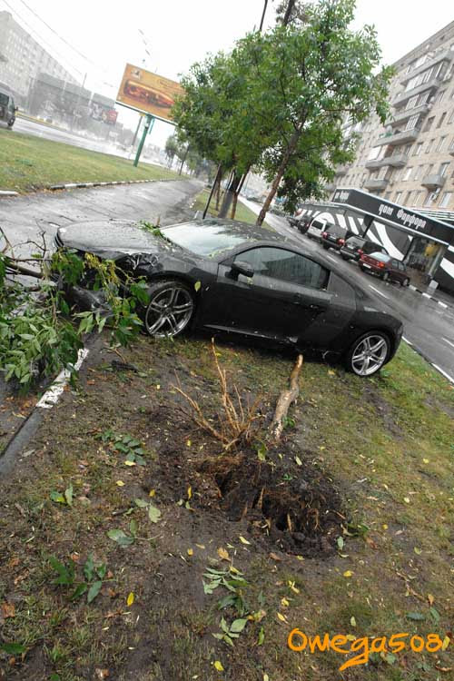 audi r8 crashed in Moscow 6