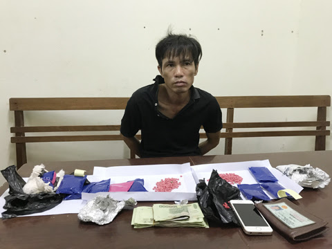 Đối tượng cùng tang vật. Ảnh: CA Lạng Sơn