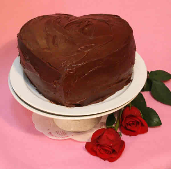 A heart-shaped Valentine's Day cake is so impressive, but why spend extra 