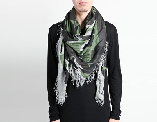 春夏コーデにメンズストール 色で遊べるメンズおすすめストール