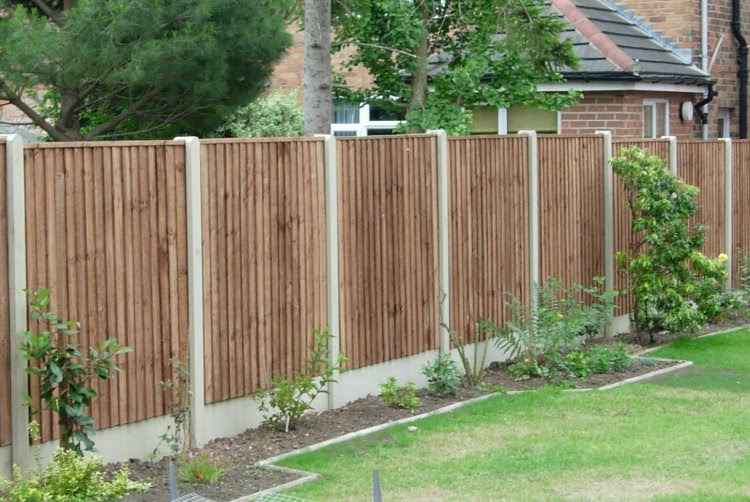 iPad |Wood Fence Ideas | Easy-To-Follow How To build a DIY ...