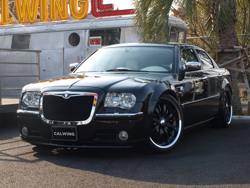 クライスラー300cをヤン車なvipにフルカスタム ナイトドライブで注目間違いなし