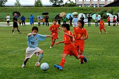 三条市サッカー大会に小学生24チーム出場 レギュラー サテライトの2部門でレザーfcjr優勝 07 7 16