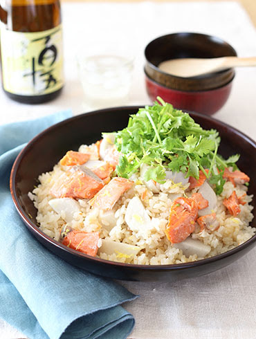 ふくごはんレシピ 鮭と里芋のエスニック炊き込みごはん