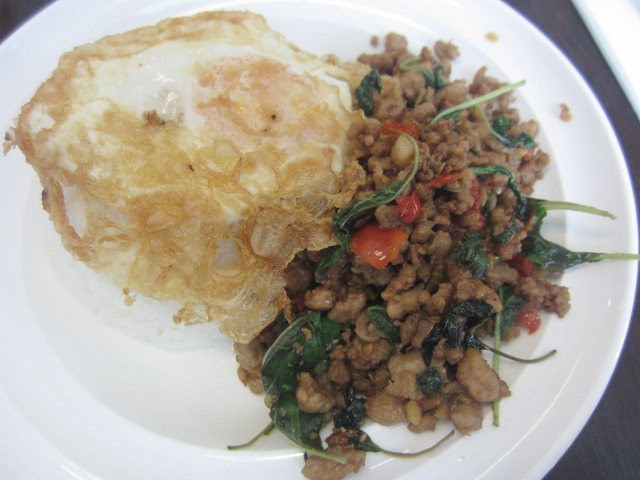 タイ料理 マンゴツリーカフェ アトレ上野店 でランチ 豚肉のガパオライス 毎日カレー と タイ料理 By エスニカン