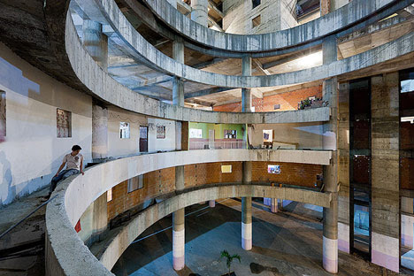Torre David/Gran Horizonte by Justin McGuirk, Urban-Think Tank and Iwan Baan