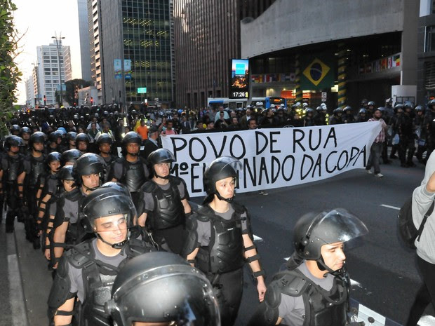 SP protesto Copa tropa Robocop (Foto: J. Duran Machfee/Futura Press/Estadão Conteúdo)