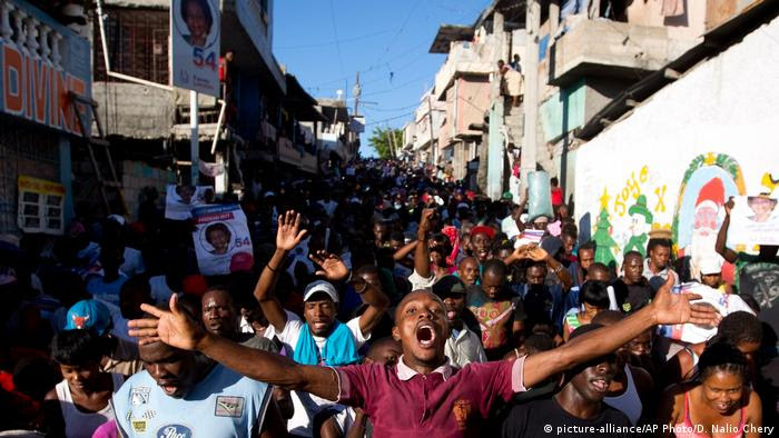 Haiti Wahlen- Proteste wegen Wahlergebnisse (picture-alliance/AP Photo/D. Nalio Chery)