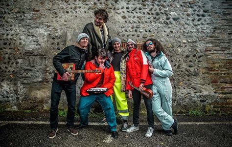 Ringo starr disponibile in streaming e in download qui: Pinguini Tattici Nucleari, in anteprima il nuovo video