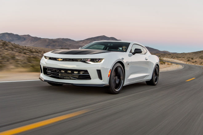 2017 Chevrolet Camaro V 6 1LE front three quarter in motion 02